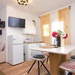Apartament Flowers - Heated Pool Near