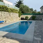 Apartament Flowers - Heated Pool Near