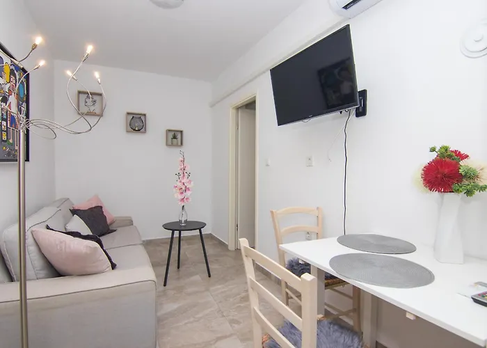 Flowers - Heated Pool Near Apartment Krk Town