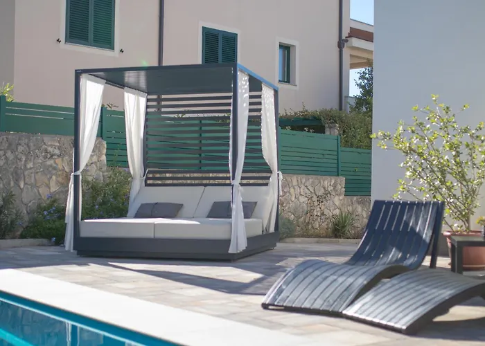 Flowers - Heated Pool Near Apartment *