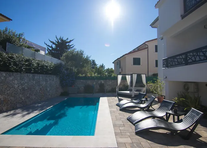 Flowers - Heated Pool Near *