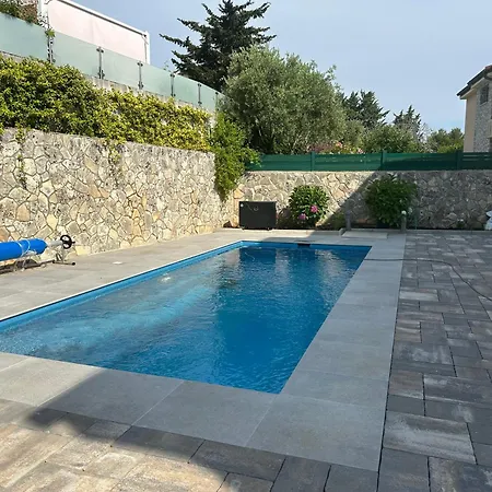 Apartment Flowers - Heated Pool Near
