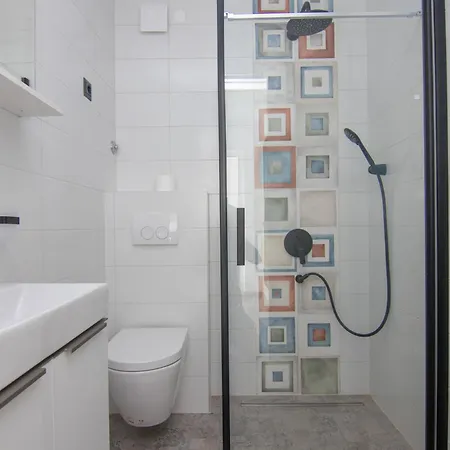Apartment Flowers - Heated Pool Near