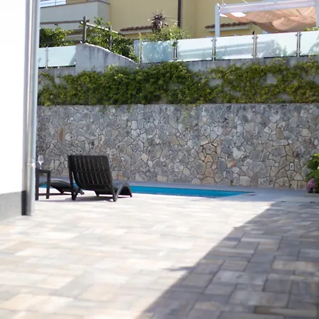 Apartment Flowers - Heated Pool Near Krk Town