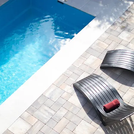 Flowers - Heated Pool Near *