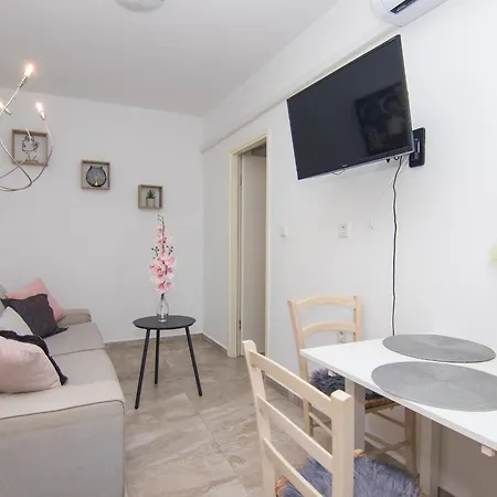 Flowers - Heated Pool Near Apartment Krk Town