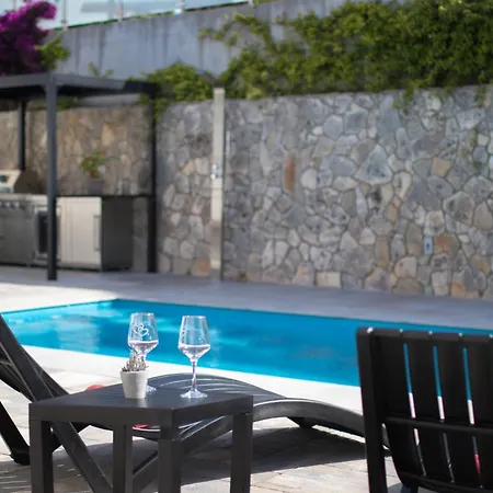 Flowers - Heated Pool Near Apartment *