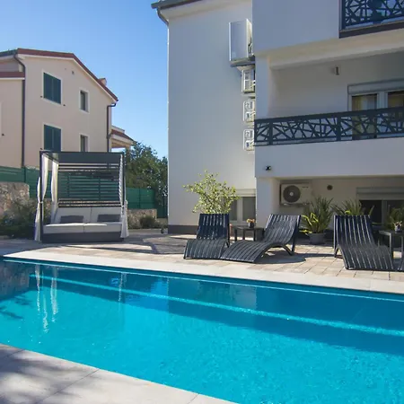 Daire Flowers - Heated Pool Near