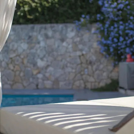 Apartment Flowers - Heated Pool Near