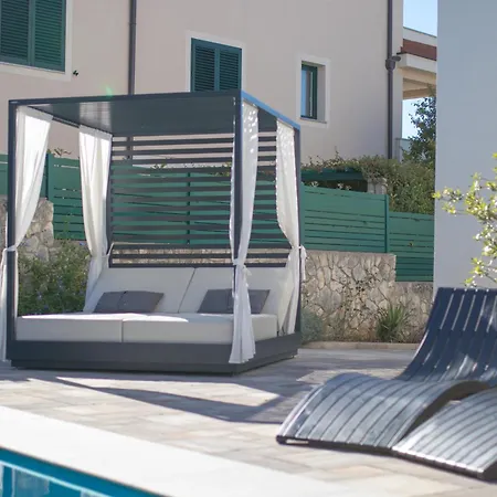 Flowers - Heated Pool Near Apartment *