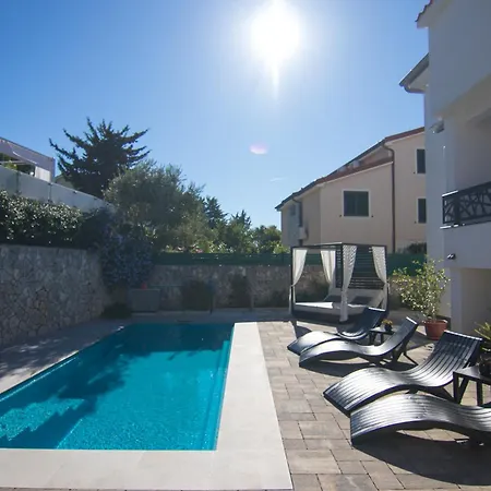 Flowers - Heated Pool Near *