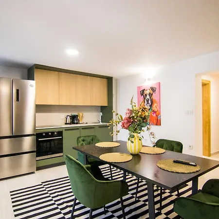 Apartment Flowers - Heated Pool Near *