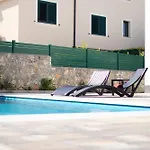 Flowers - Heated Pool Near Apartamento *