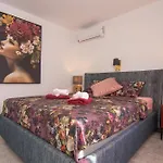 Apartamento Flowers - Heated Pool Near