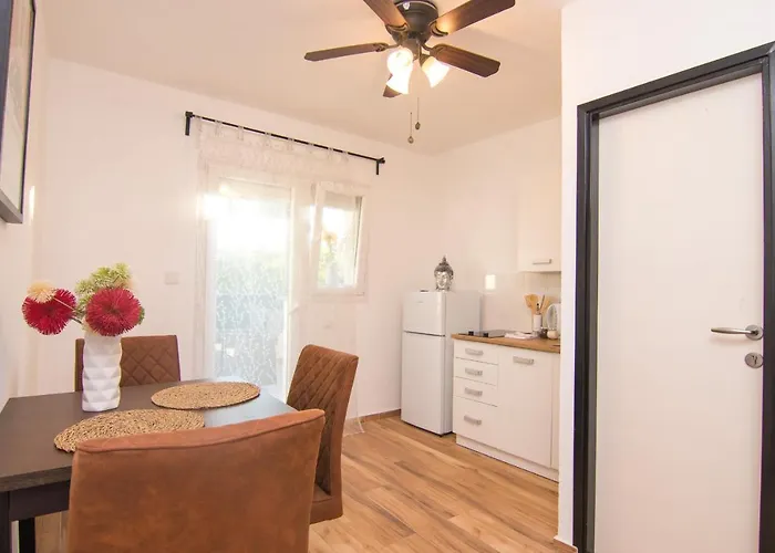 Flowers - Heated Pool Near Appartement Krk Town