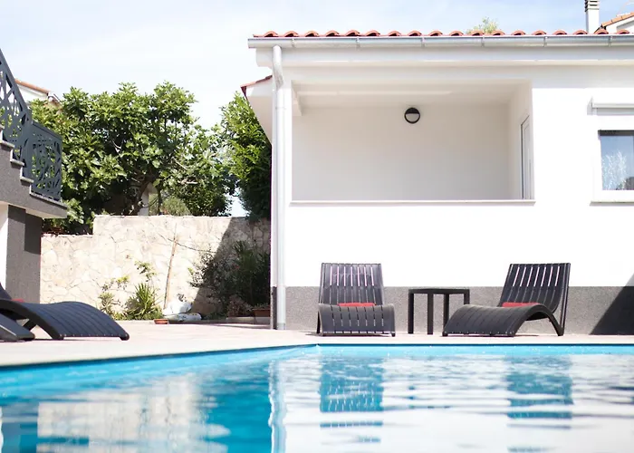 Flowers - Heated Pool Near Krk Town