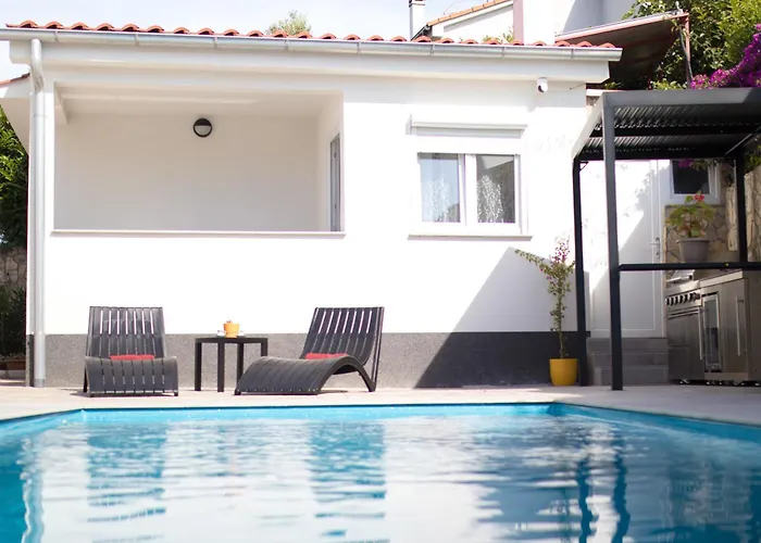 Flowers - Heated Pool Near Appartement