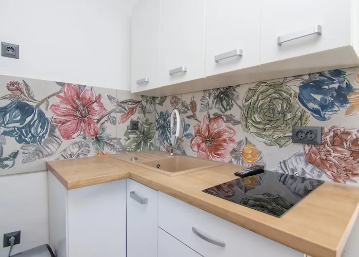 Flowers - Heated Pool Near *