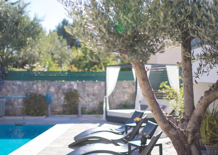 Flowers - Heated Pool Near Appartement Krk Town
